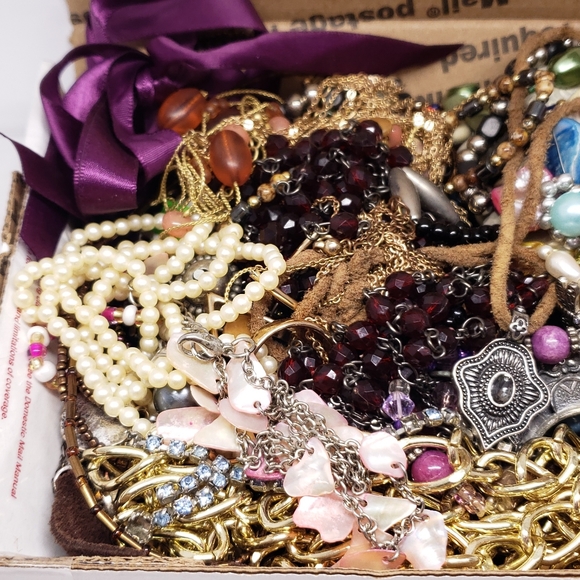 2+ lb. Vintage to Now Mixed Craft/Wearable Jewelry Lot. - Picture 2 of 4